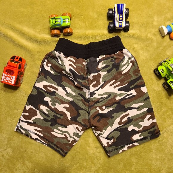 Boy's camo shorts soft and comfy - Picture 4 of 4